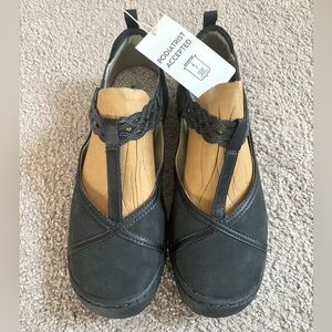 JBU Black Flats with Cutout Design